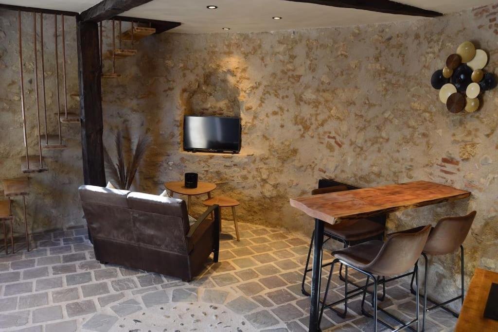Tour Medievale Fortifiee Entierement Restaure Saint-Sever  外观 照片